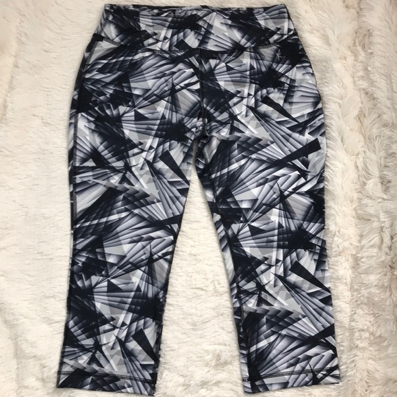 NWOT!! Danskin Printed Cropped Workout Leggings - Picture 3 of 8